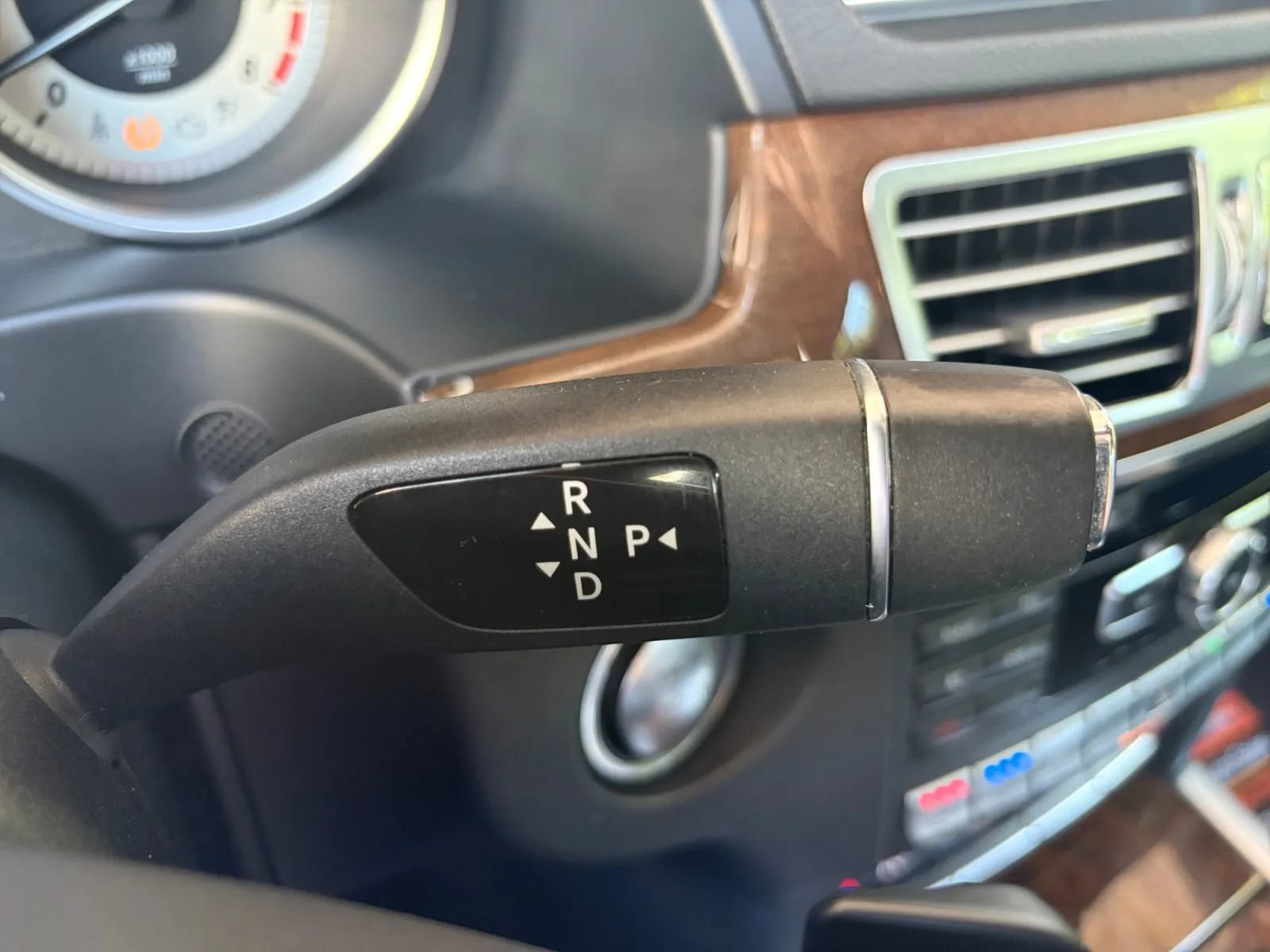 Used 2014 Mercedes-Benz E 550 4MATIC Sedan image 27
