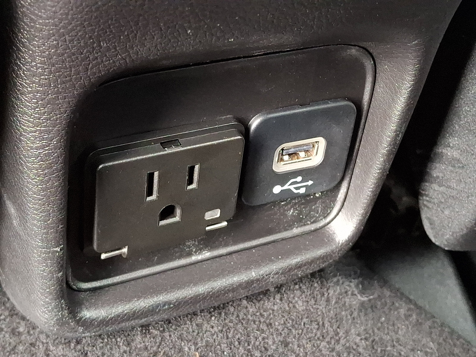 Used 2019 Jeep Compass Latitude FWD image 13
