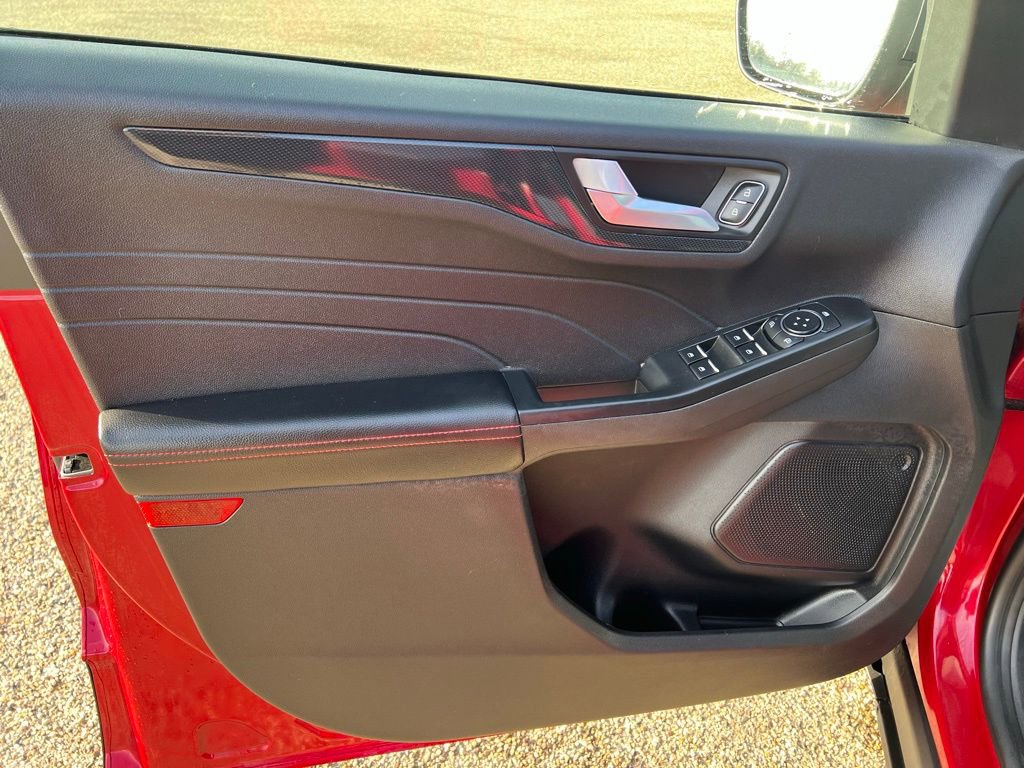 Used 2025 Ford Escape ST-Line image 19