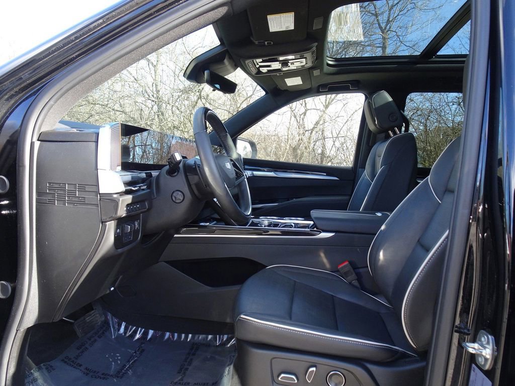 Used 2025 Cadillac Escalade Premium Luxury w/ LPO, Floor Liner Package image 9