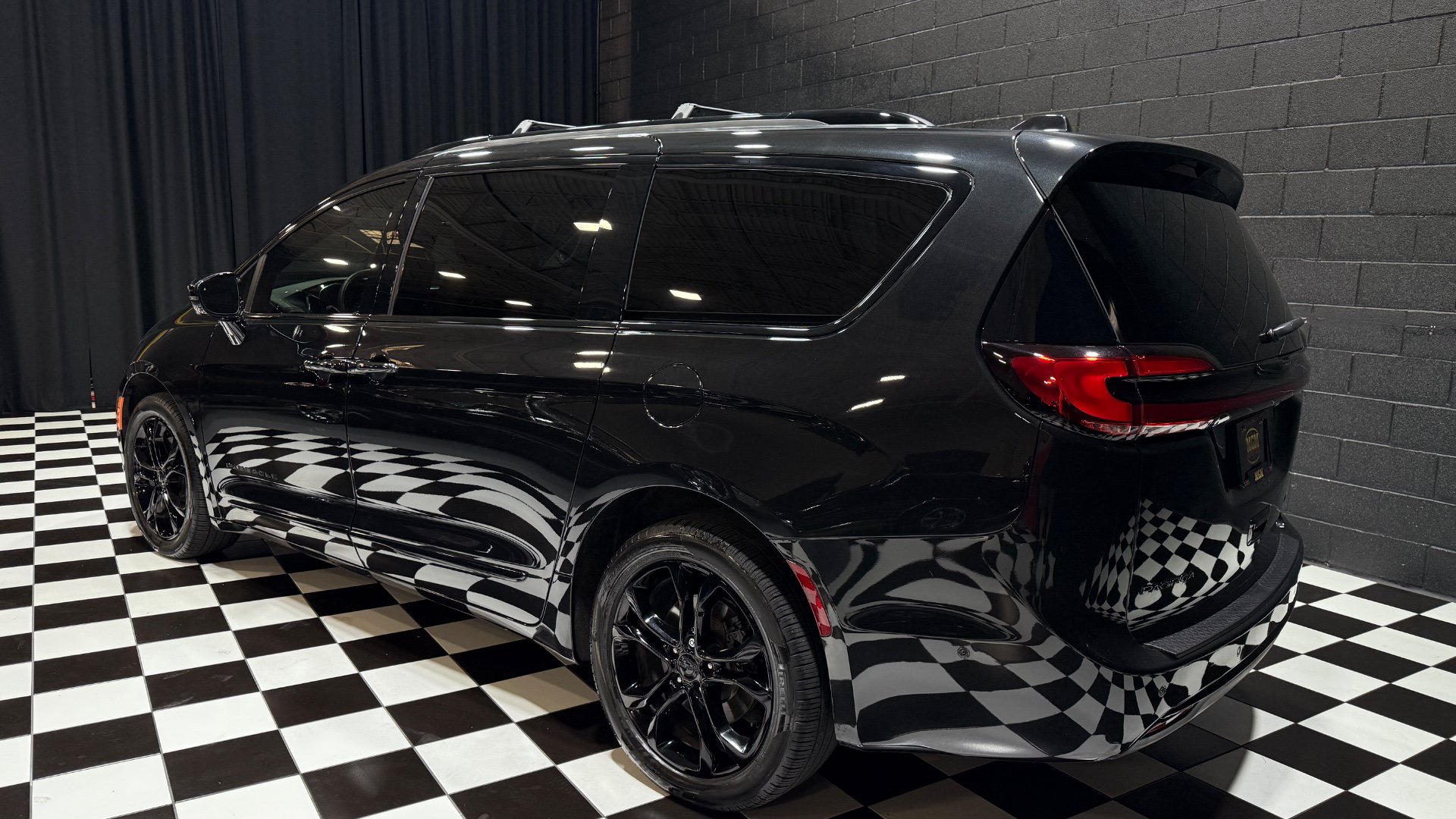 Used 2021 Chrysler Pacifica Pinnacle AWD/4WD image 7