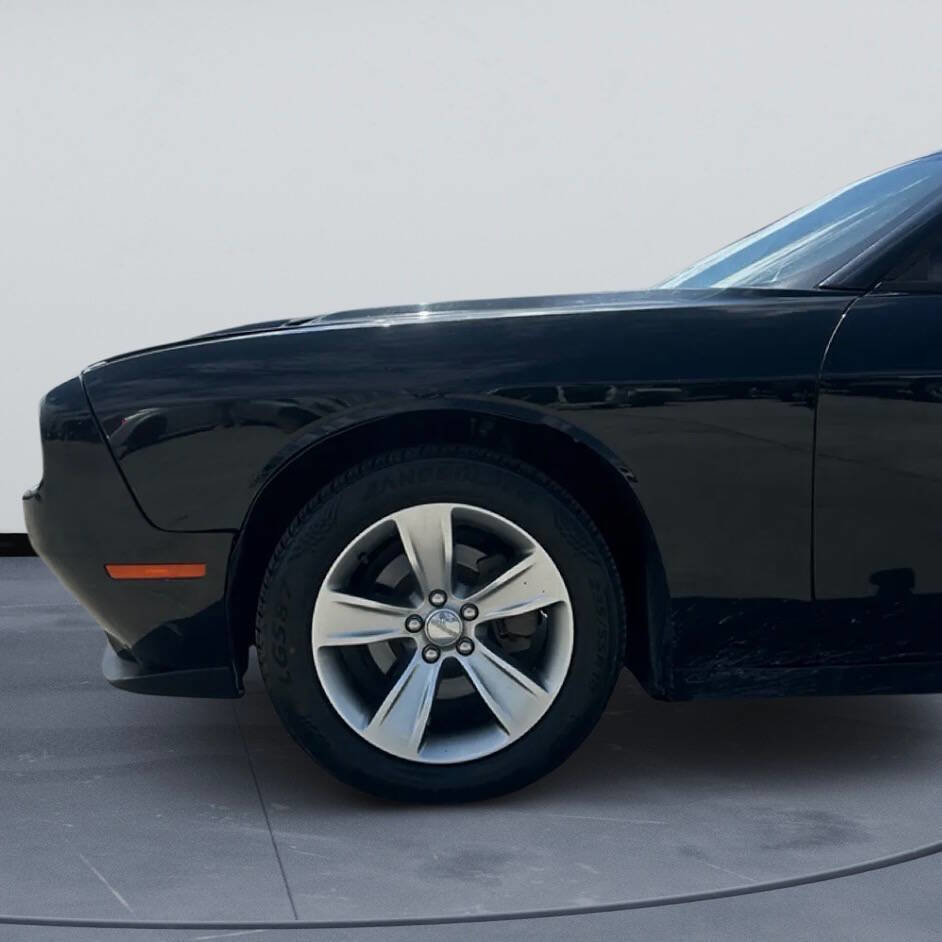 Used 2019 Dodge Challenger SXT image 8