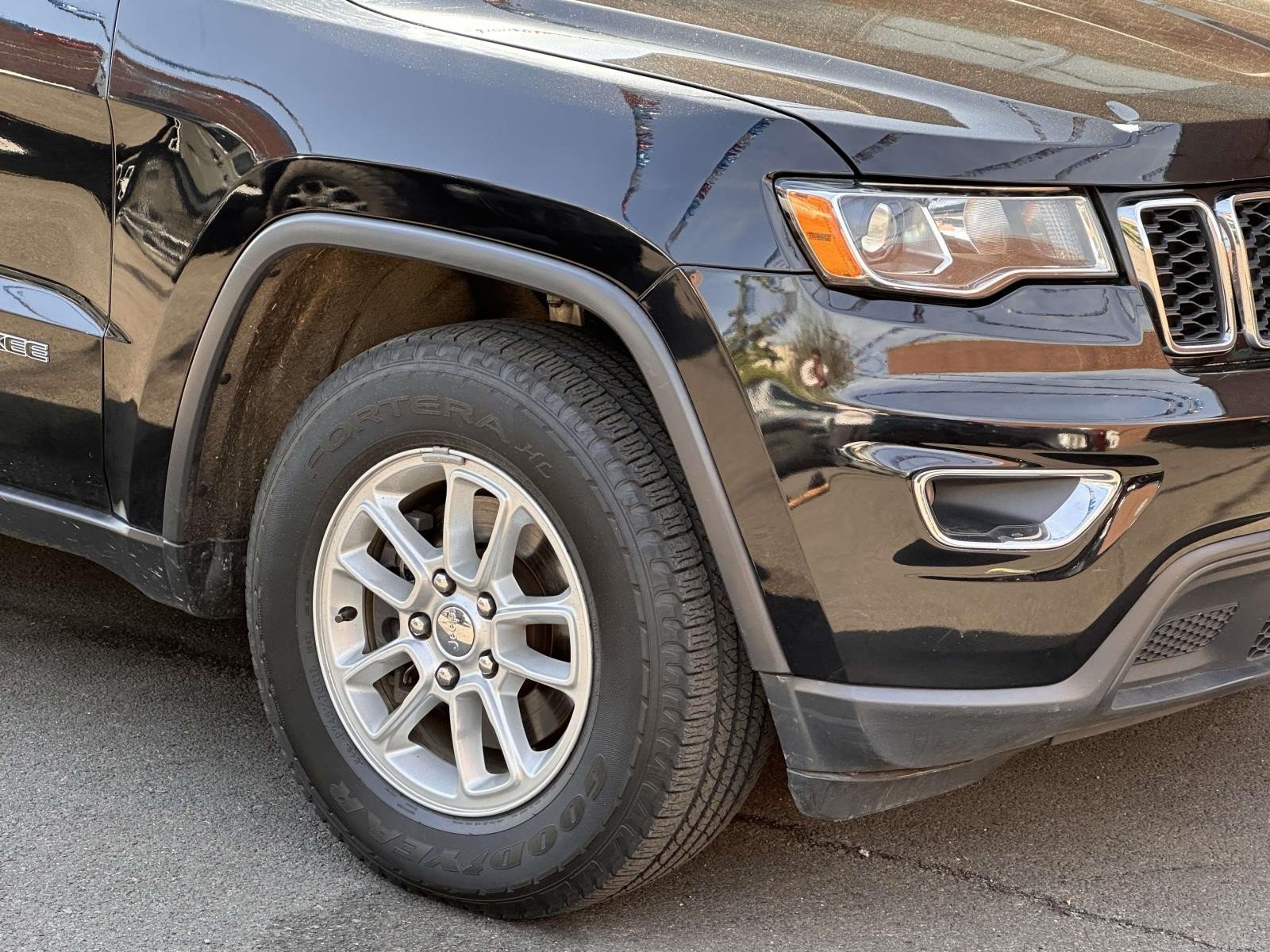 Used 2019 Jeep Grand Cherokee Laredo AWD/4WD image 11
