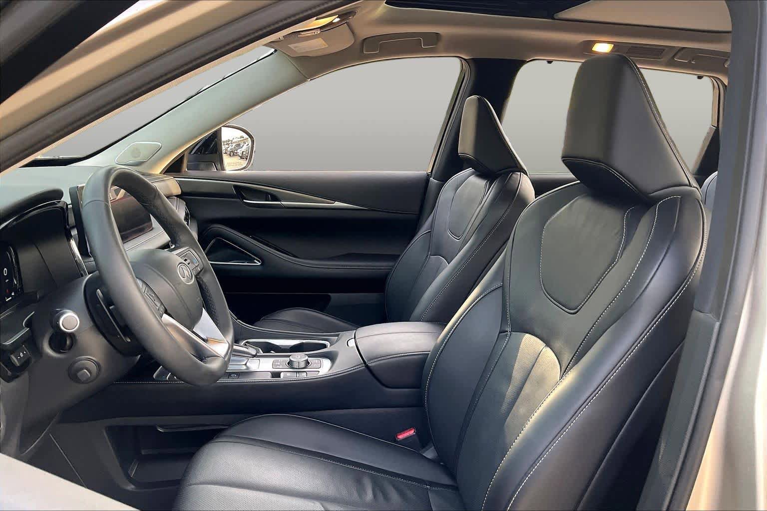 Used 2024 INFINITI QX60 Luxe w/ Vision Package FWD image 7
