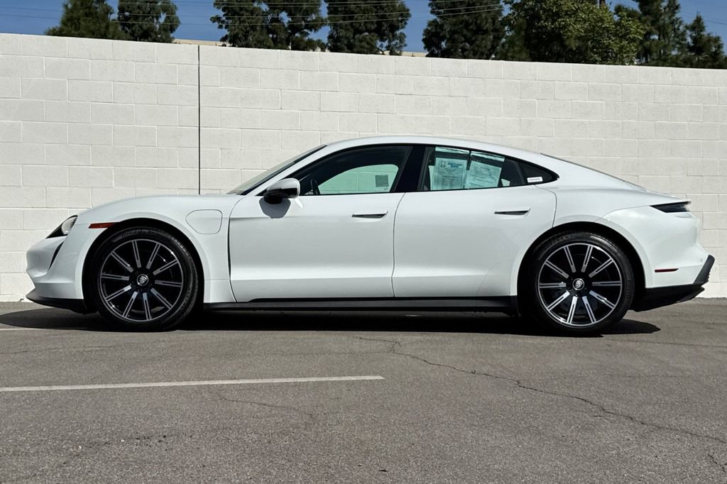Used 2022 Porsche Taycan RWD image 9