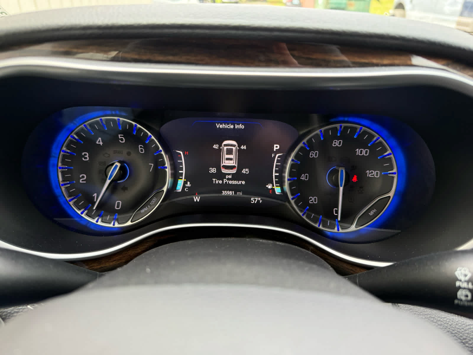 Used 2024 Chrysler Pacifica Limited FWD image 3