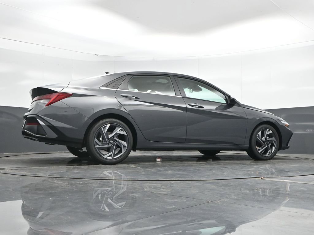 Certified 2025 Hyundai Elantra Limited image 48