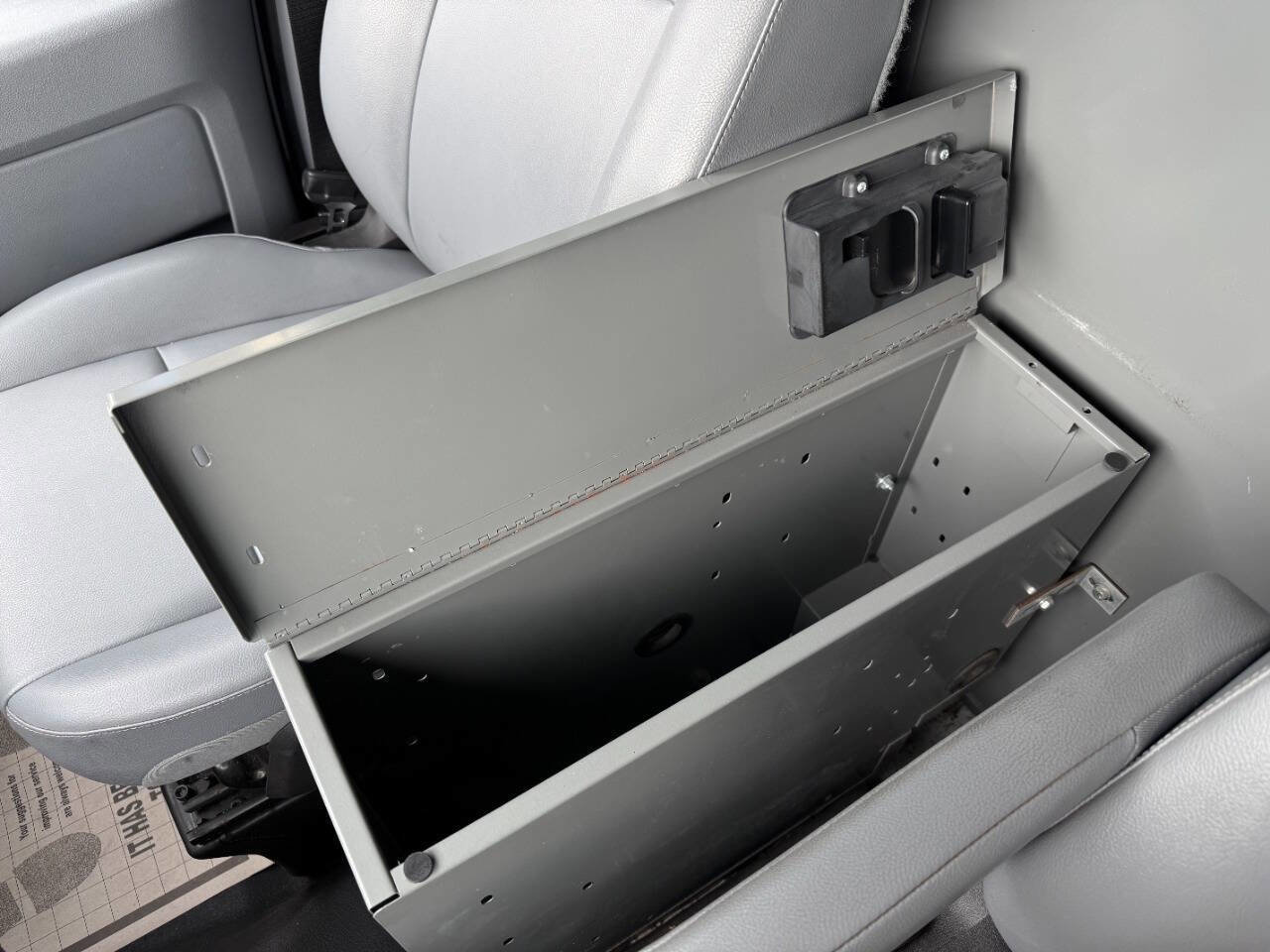Used 2018 Ford Transit 350 148 Medium Roof RWD image 25