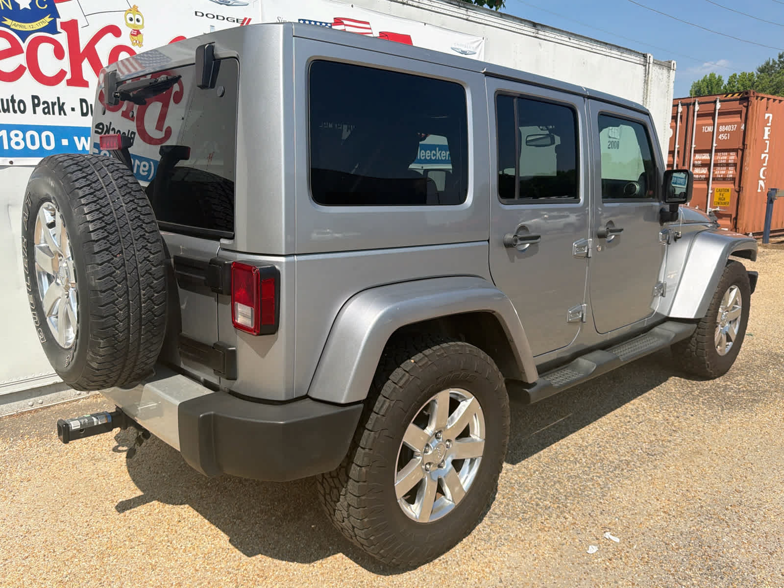 Used 2013 Jeep Wrangler Unlimited Sahara AWD/4WD image 3