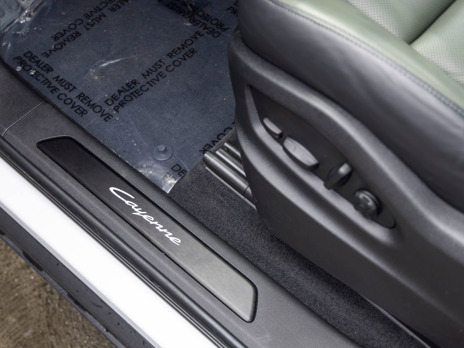 Certified 2024 Porsche Cayenne Coupe image 29