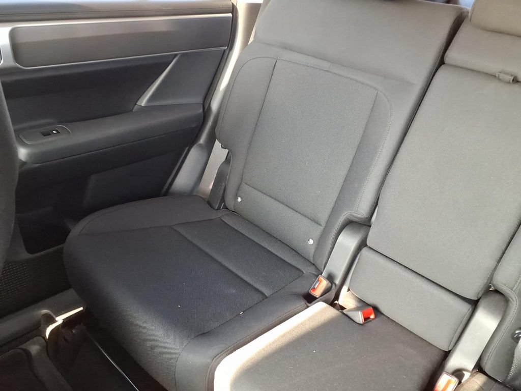 Used 2025 Hyundai Santa Fe SE FWD image 16