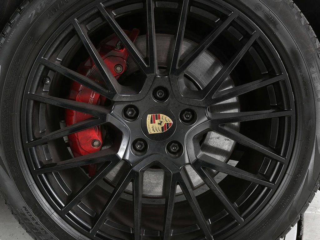 Used 2021 Porsche Cayenne GTS w/ Premium Package Plus image 13