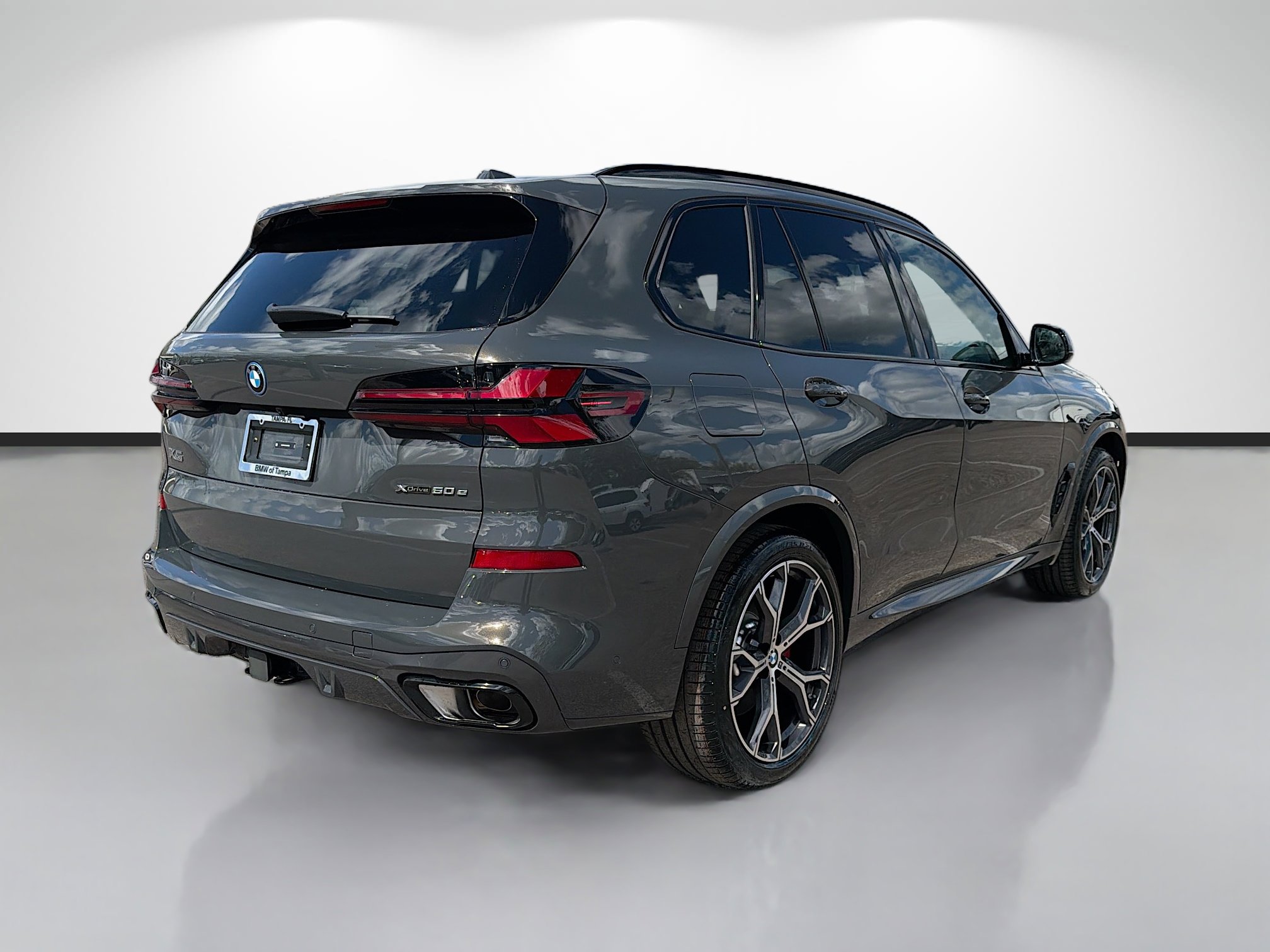 New 2026 BMW X5 xDrive50e w/ Executive Package image 3
