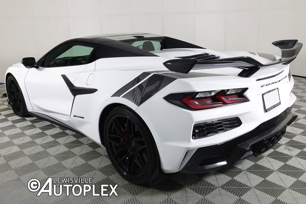Used 2025 Chevrolet Corvette Z06 w/ Z07 Performance Package RWD image 8