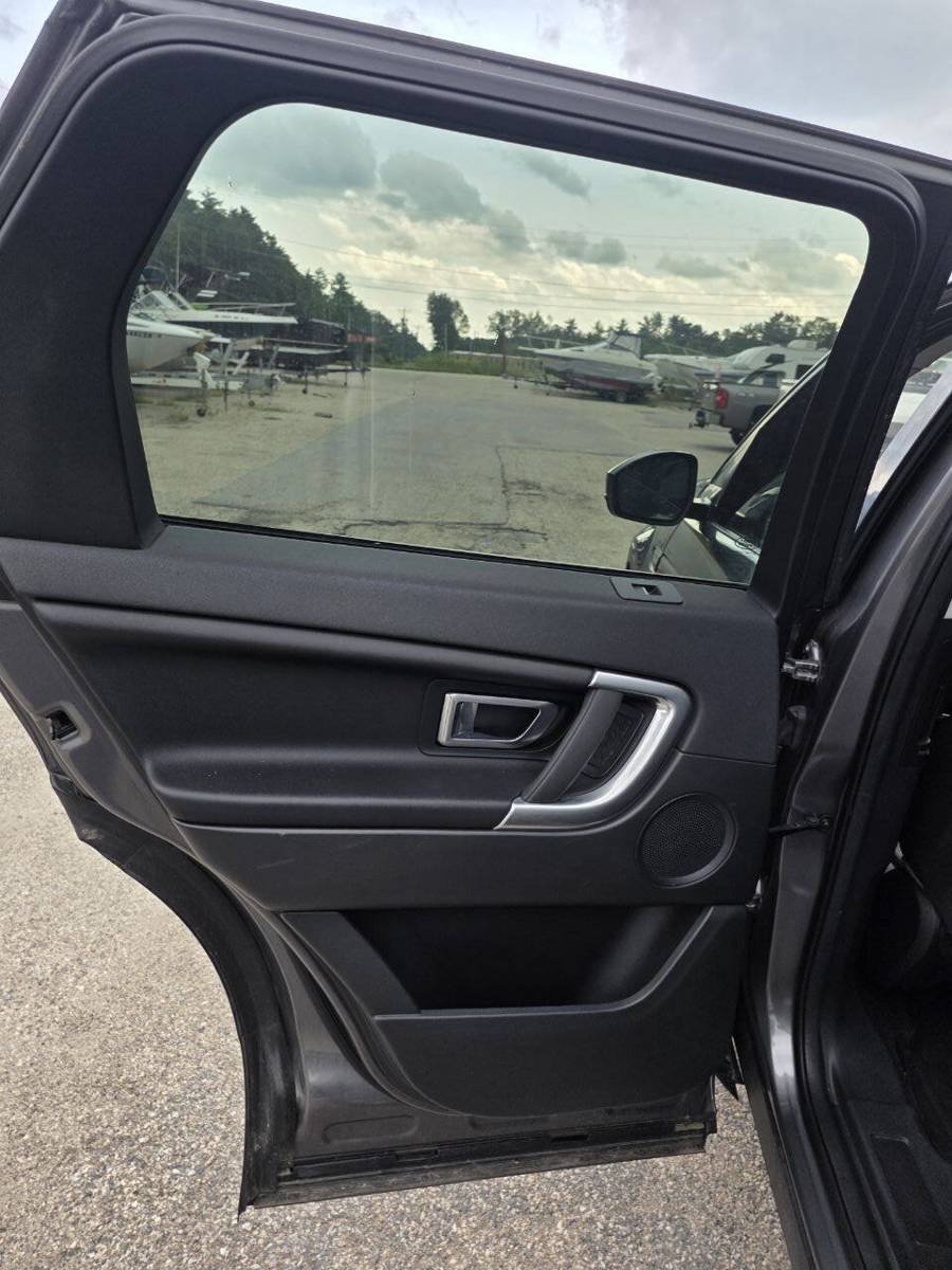 Used 2017 Land Rover Discovery Sport SE AWD/4WD image 14