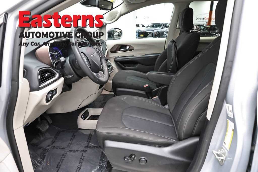 Used 2023 Chrysler Voyager LX FWD image 14