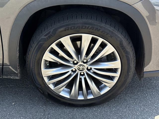 Used 2022 Toyota Highlander Platinum AWD/4WD image 7