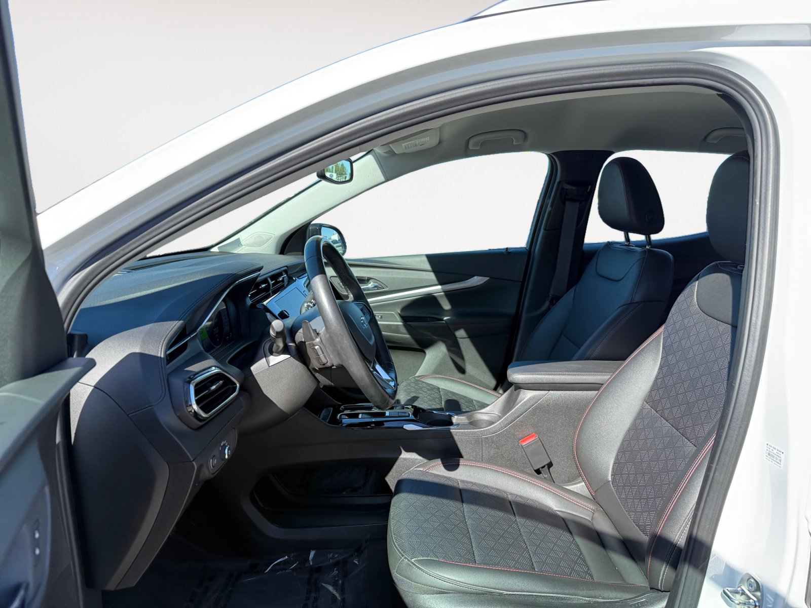 Used 2023 Chevrolet Bolt EUV LT w/ Convenience Package FWD image 10
