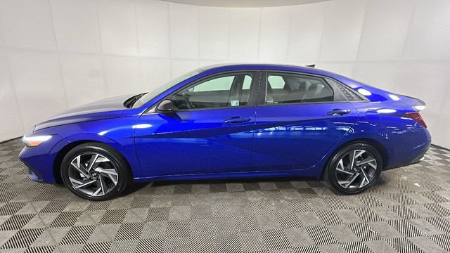 Certified 2025 Hyundai Elantra SEL FWD image 5