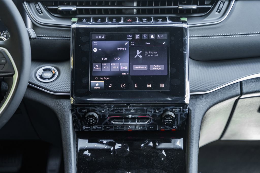 New 2025 Jeep Grand Cherokee Laredo X w/ Luxury Tech Group I image 21