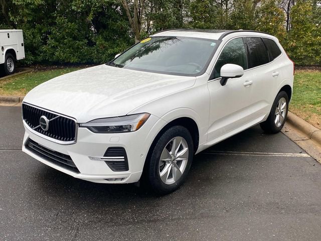 Used 2022 Volvo XC60 B5 Momentum image 3