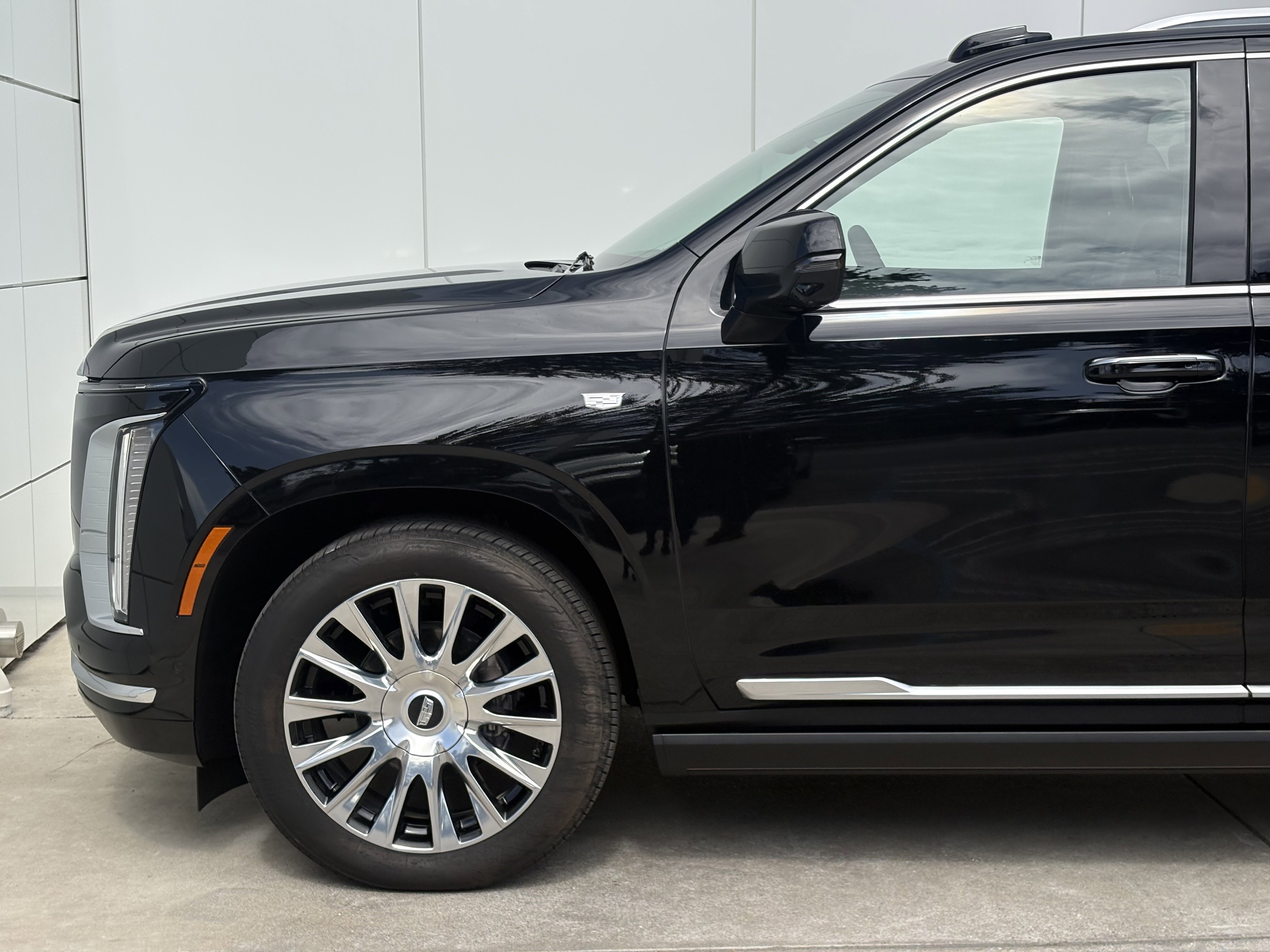 Certified 2025 Cadillac Escalade Premium Luxury Platinum AWD/4WD image 5