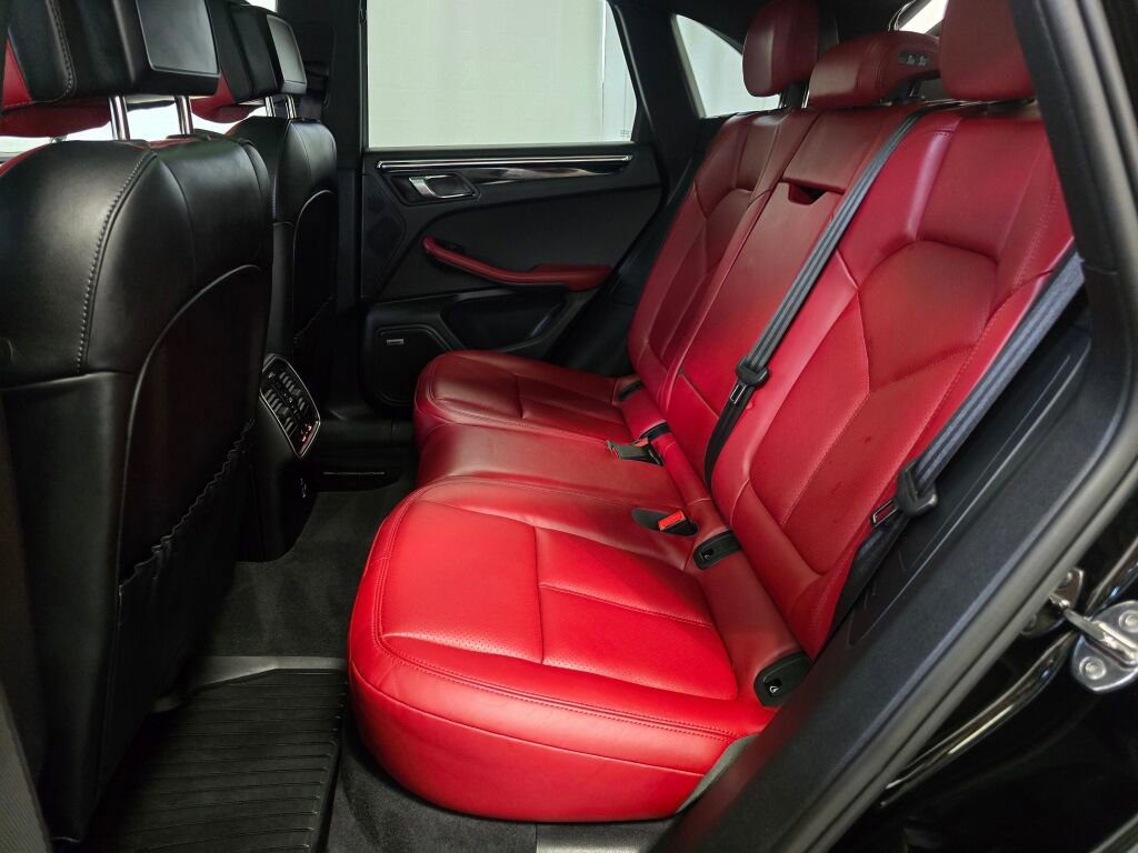 Certified 2024 Porsche Macan image 21