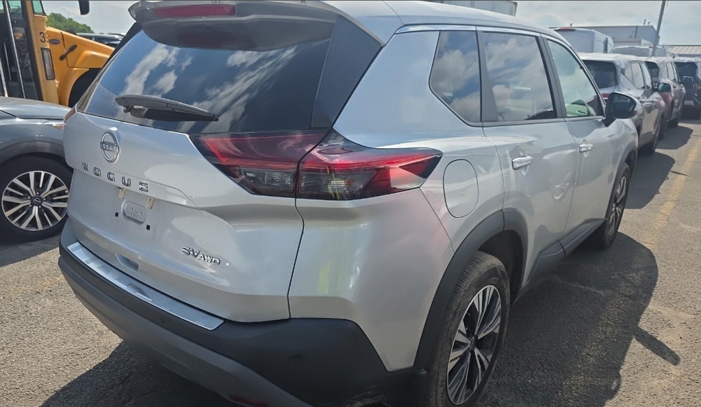 Used 2023 Nissan Rogue SV AWD/4WD image 5