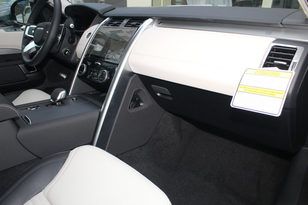 New 2026 Land Rover Discovery Limited Edition AWD/4WD image 40