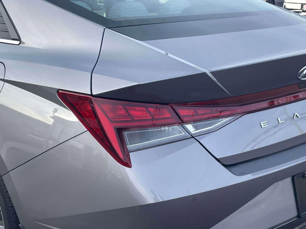 Used 2023 Hyundai Elantra Limited image 11