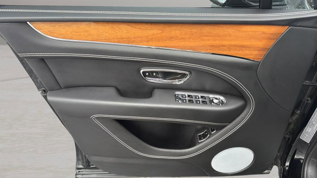 Used 2021 Bentley Bentayga image 19