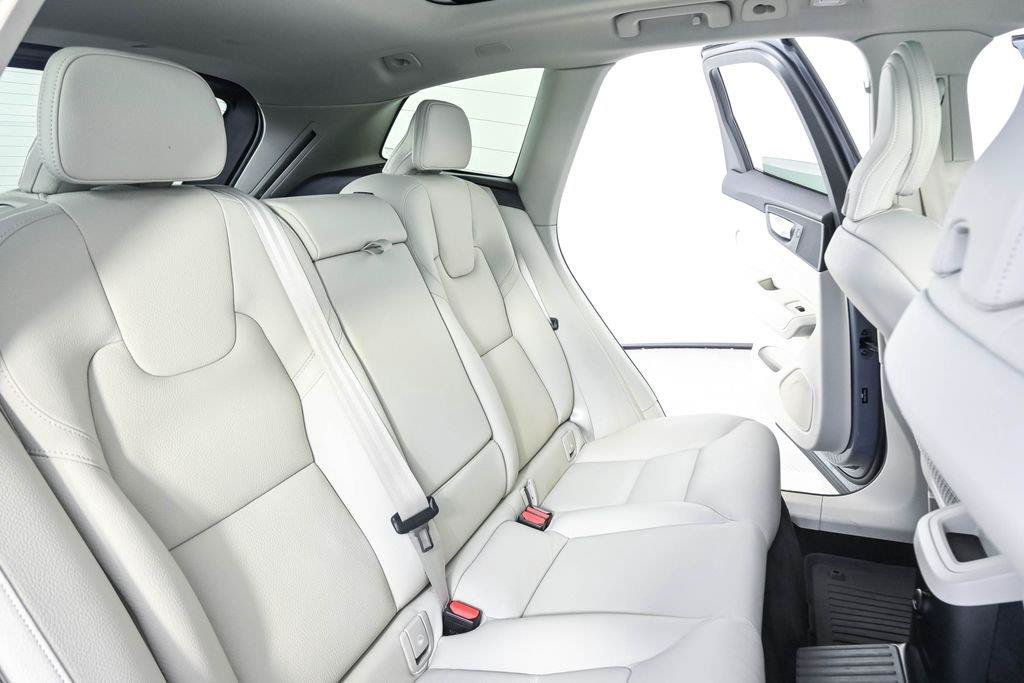 Certified 2024 Volvo XC60 T8 Plus w/ Protection Package Premier AWD/4WD image 23