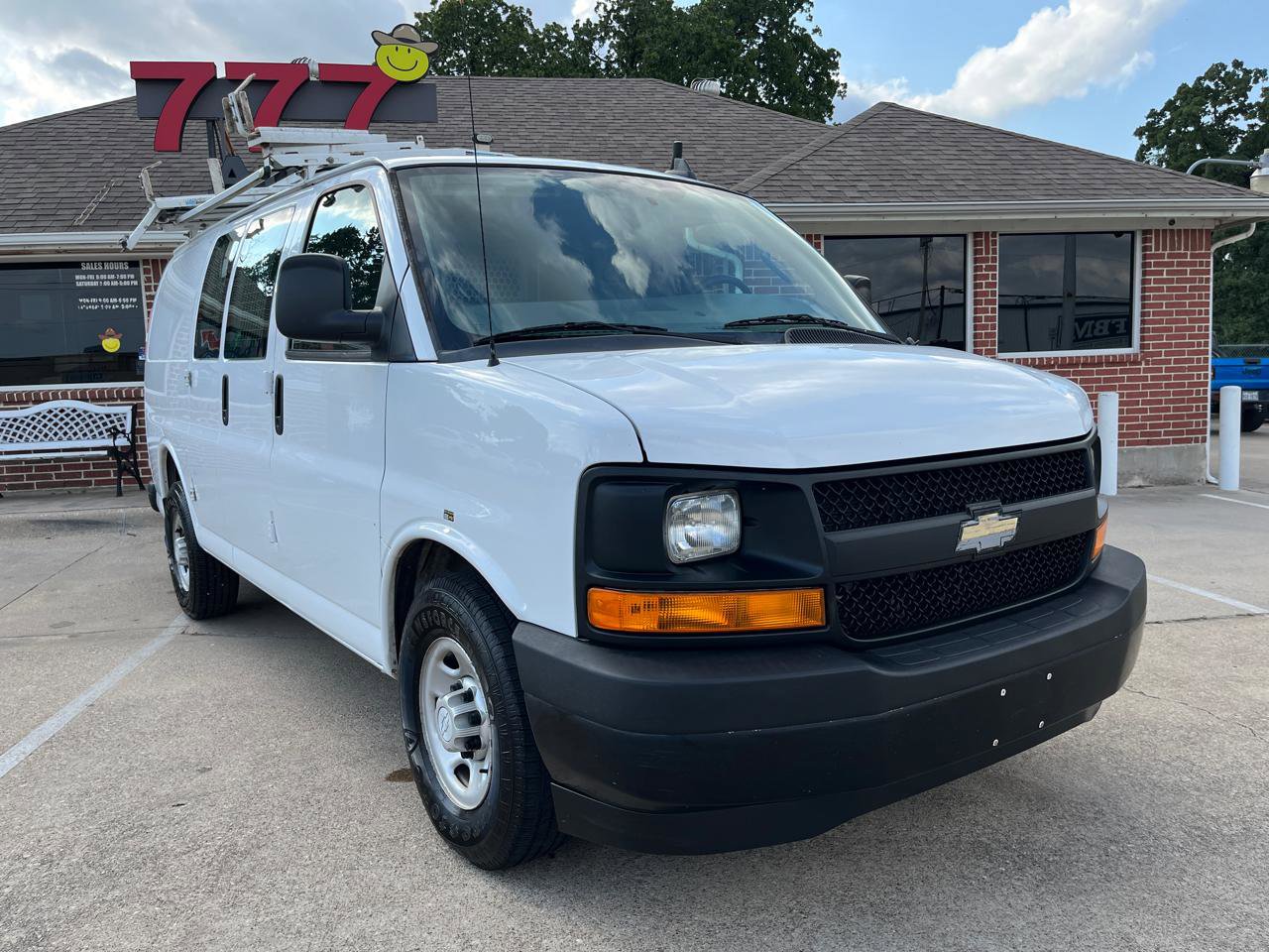Used 2017 Chevrolet Express 2500 image 1
