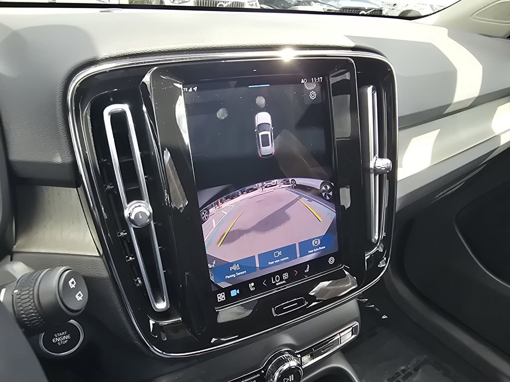 Used 2023 Volvo XC40 B5 Plus w/ Protection Package Premier image 27