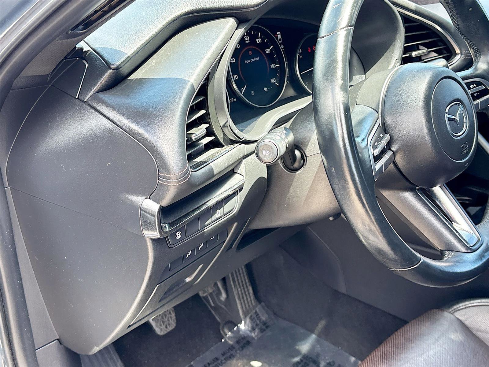 Used 2019 MAZDA MAZDA3 Hatchback w/ Premium Package FWD image 10