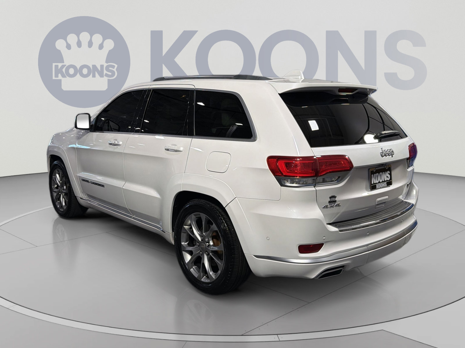 Used 2020 Jeep Grand Cherokee Summit AWD/4WD image 4