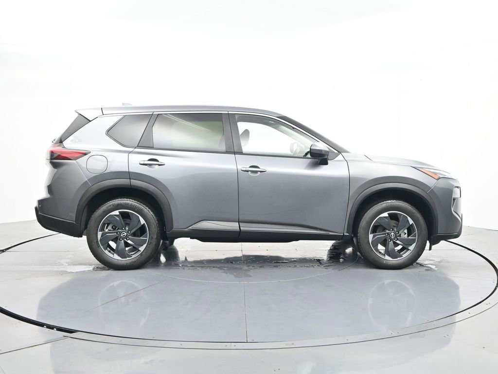 Used 2024 Nissan Rogue SV image 4
