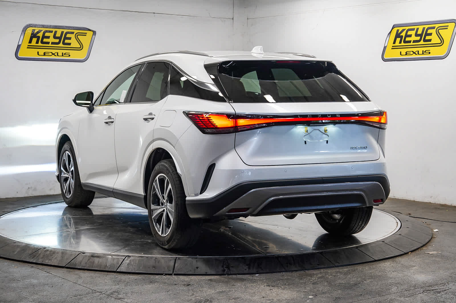 Used 2026 Lexus RX 350 Premium w/ Convenience Package FWD image 2