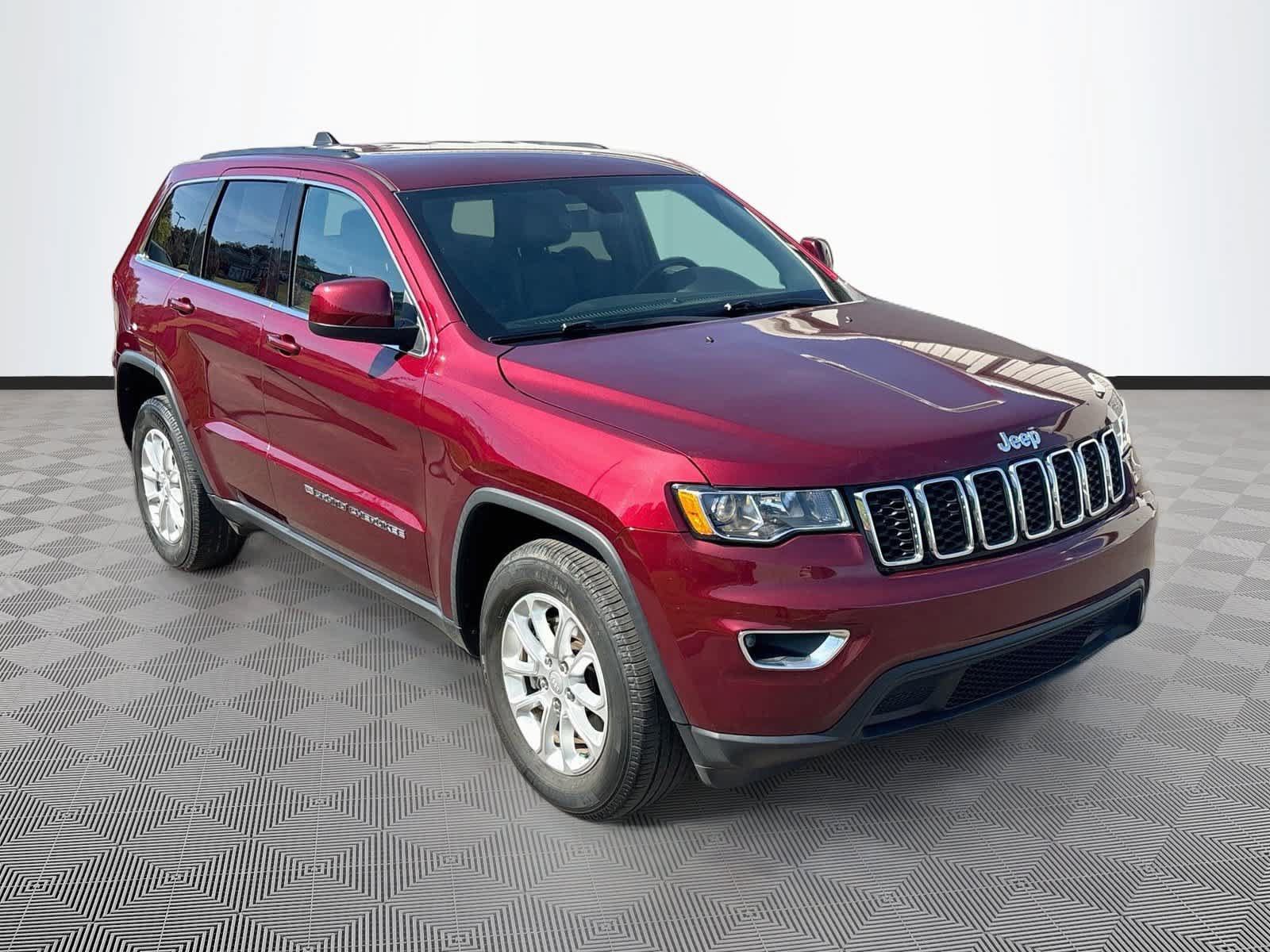 Used 2022 Jeep Grand Cherokee Laredo X RWD image 3