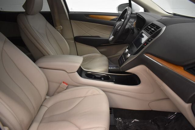 Used 2019 Lincoln MKC Select w/ Select Plus Package AWD/4WD image 19