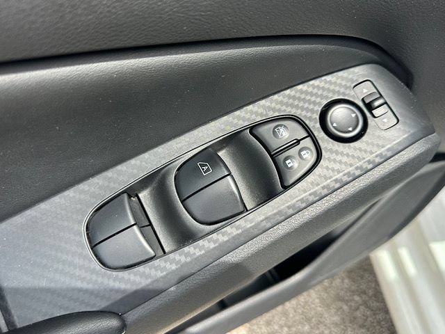 Used 2025 Nissan Altima 2.5 SV FWD image 16