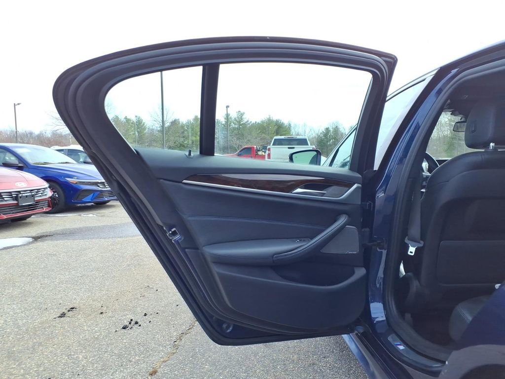 Used 2019 BMW 540i xDrive w/ M Sport Package image 13