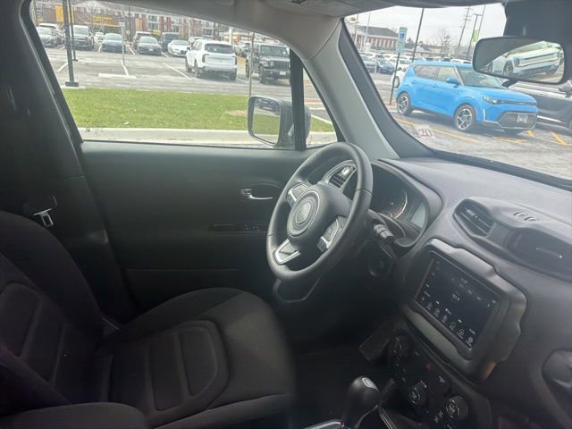 Used 2018 Jeep Renegade Latitude image 15