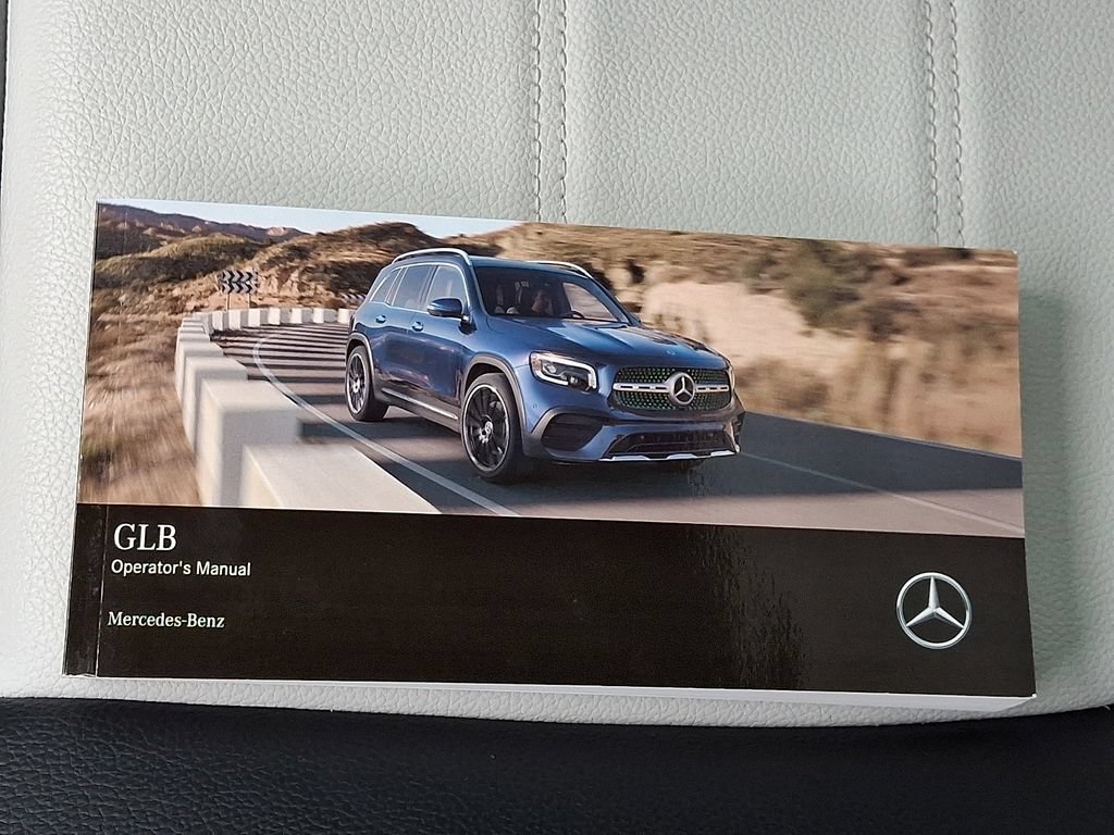 Used 2022 Mercedes-Benz GLB 35 AMG 4MATIC image 31