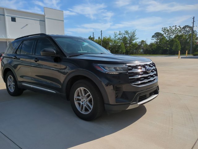 Used 2025 Ford Explorer Active image 3