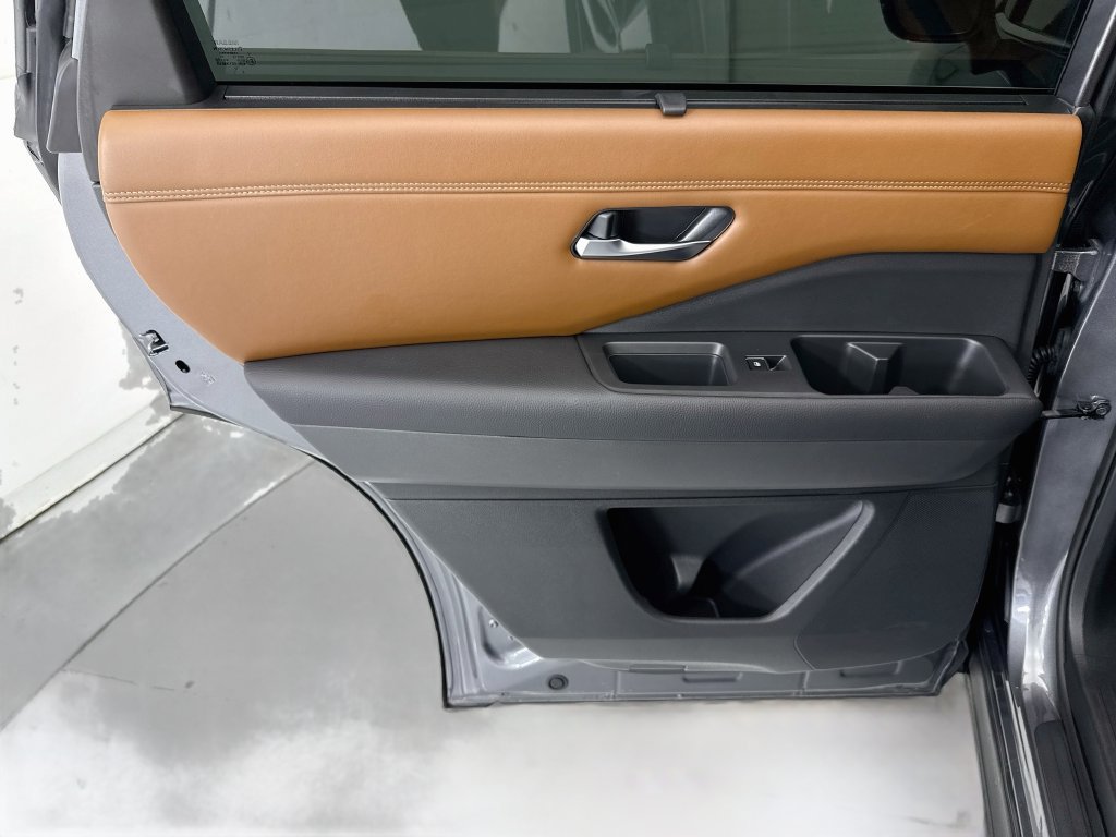 Used 2024 Nissan Pathfinder Platinum w/ Cargo Package FWD image 26