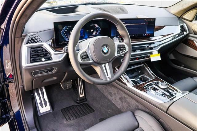 Used 2025 BMW X7 M60i image 10