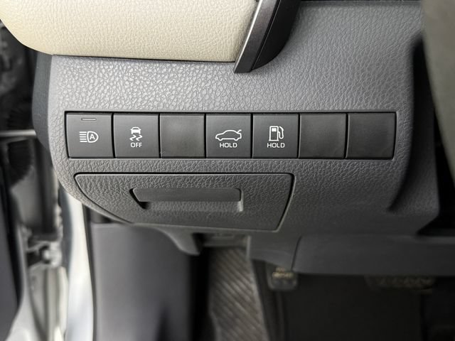 Used 2019 Toyota Camry LE w/ Convenience Package FWD image 14
