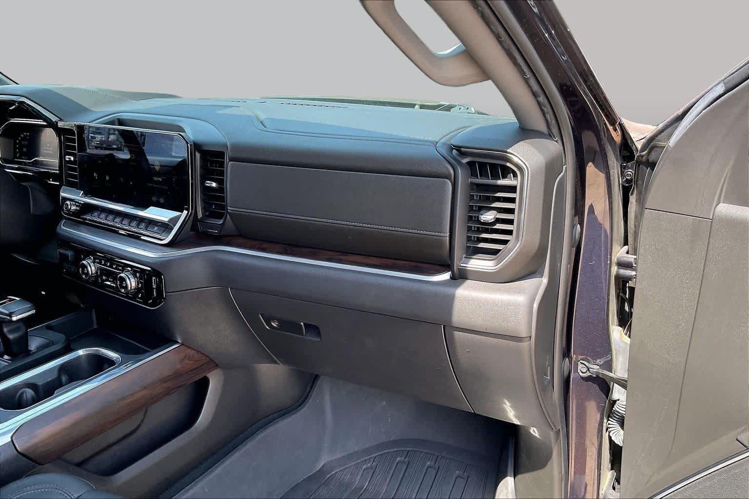 Used 2022 GMC Sierra 1500 SLT w/ SLT Premium Plus Package AWD/4WD image 19