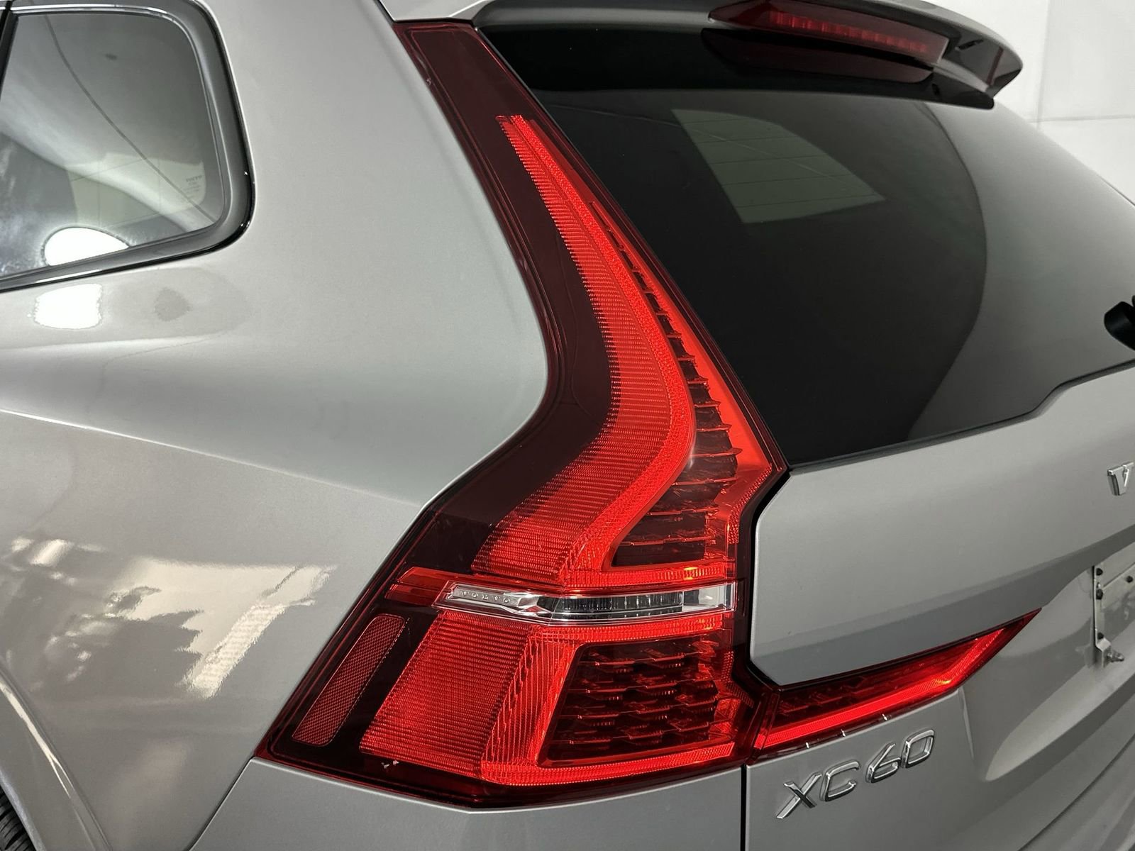 Used 2025 Volvo XC60 B5 Plus image 30